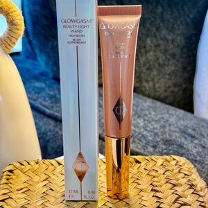 CHARLOTTE TILBURY Beauty Wand In Pinkgasm Blush